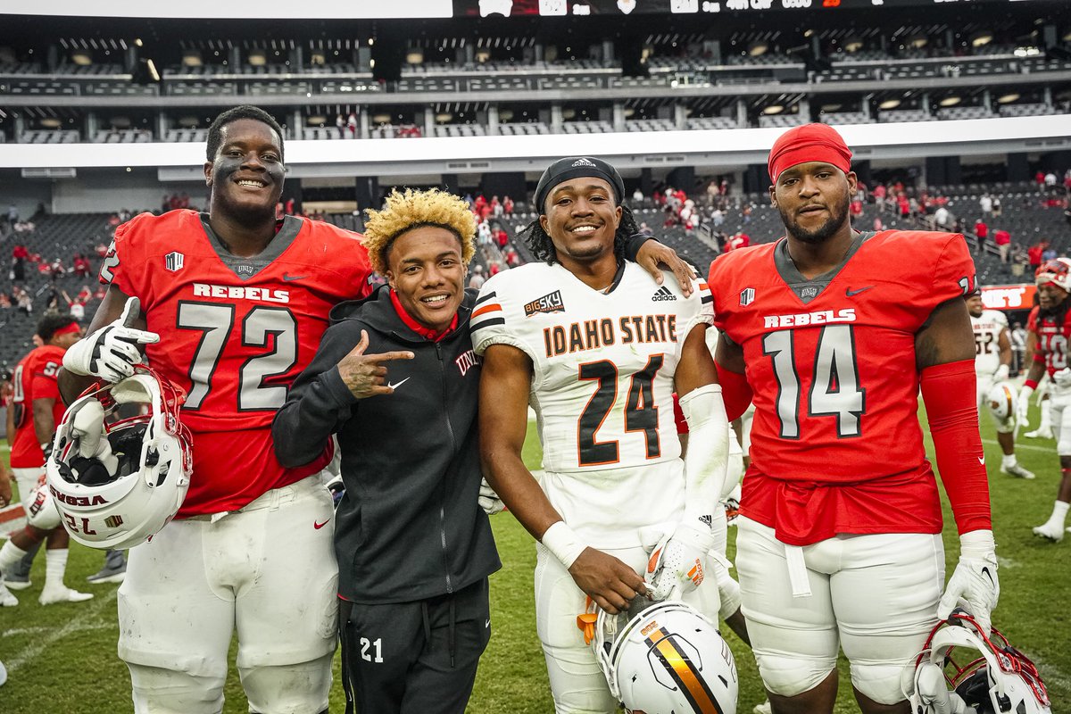 2Cz <a href="/CerritosFB/">Cerritos College Football</a> <a href="/CerritosFalcons/">Cerritos College Falcons</a>