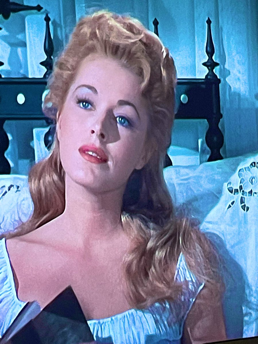 MartaJSaavedra's tweet photo. Existe la belleza y luego está lo de Eleanor Parker en ese clásico del cine de la infancia que pone hoy @la2_tve, #LaMarabunta ¡de otro planeta! 🤷🏼♀️ https://t.co/rQJb5OdXDz