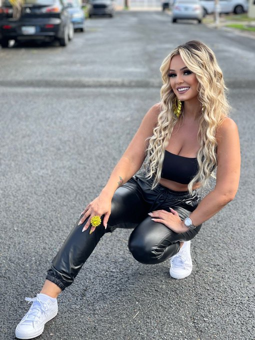 Watch CarmenLuvana's leaked NSFW photo on TwXstars