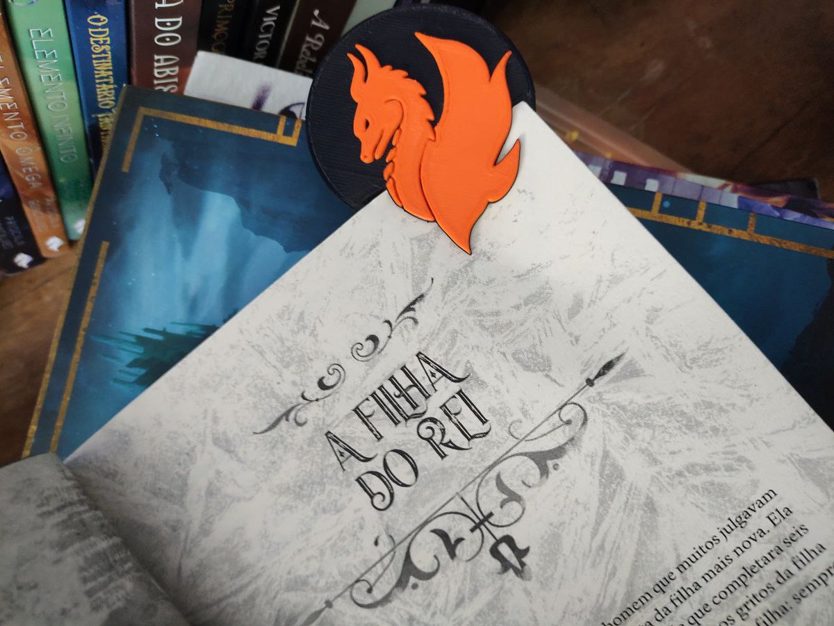 Ed_PenDragon's tweet photo. Como vocês sabem, mês que vem é o Mês do Dragão, graças ao meu aniversário (e o da editora)! Então, vai rolar promoção e brindes especiais e exclusivos! Serão brindes progressivos, de acordo o valor comprado, vc desbloqueia um brindes! Fiquem atentos para +info nos próximos dias. https://t.co/9NlW43bC7b