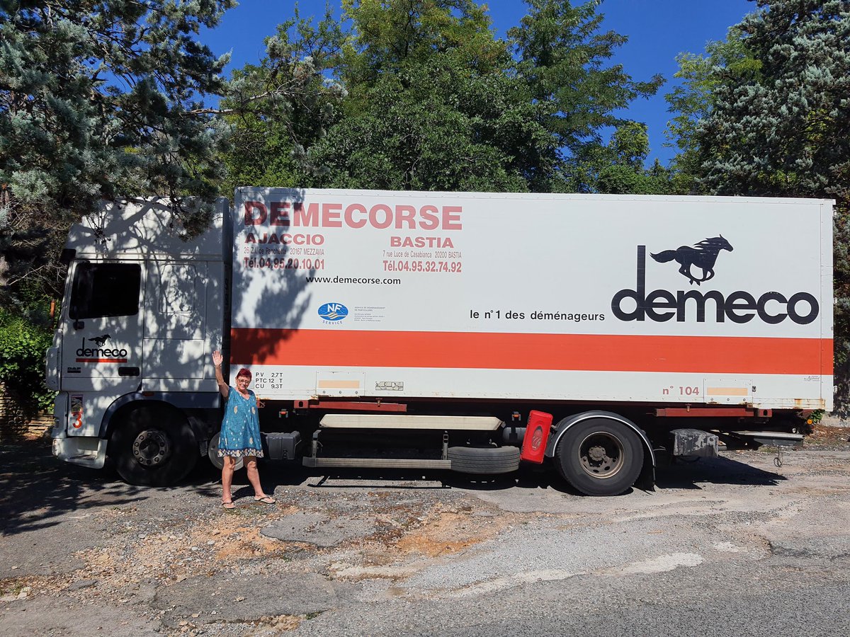 skyette83's tweet photo. Déménagement terminée, ouf je ferais pas ça tout les jours ! Demain soir on embarque pour Ajaccio 😘super équipe chez Demecorse, efficace et sympathique https://t.co/FaY8AN9z66