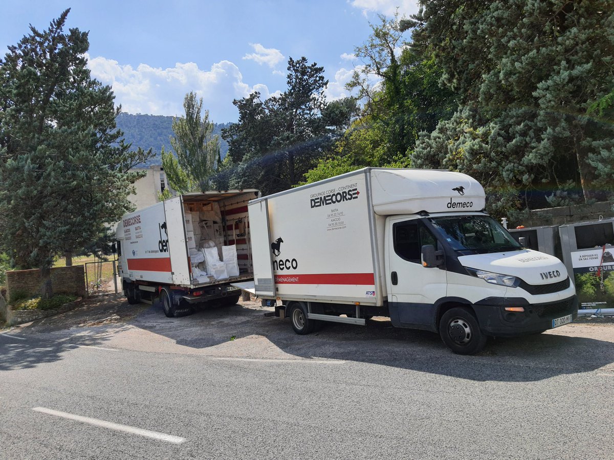 skyette83's tweet photo. Déménagement terminée, ouf je ferais pas ça tout les jours ! Demain soir on embarque pour Ajaccio 😘super équipe chez Demecorse, efficace et sympathique https://t.co/FaY8AN9z66