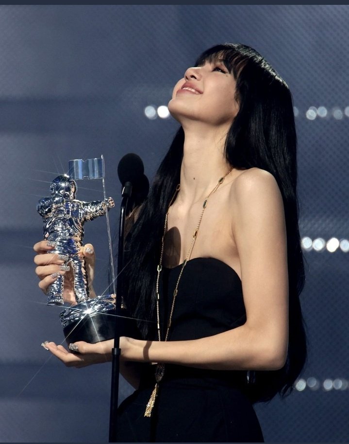 07__jf's tweet photo. Estoy muy orgulloso  de ti mi lili ojola  fuera estado  hay para gritgritar  gritarte  como nadie  para que sepas  que tienes un de los mejores  fandom del mundo @BLACKPINK #PINKVENOM #LISA #VMAs https://t.co/3gUcpuhj5Z