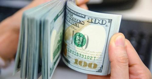 Noticias771's tweet photo. El dólar blue continúa en baja y cerró la jornada de lunes a $292,00 para la venta
La semana pasada, la divisa paralela bajó $4 y en su última cotización descendió un peso. 
https://t.co/9O79HcZ3fN https://t.co/hXkj3f29Dk