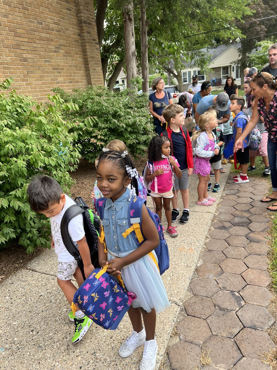 PattengillEl's tweet photo. Our students are excited about the first day of school! Welcome back Penguins! #BSD1stDay https://t.co/okllEI6Ram
