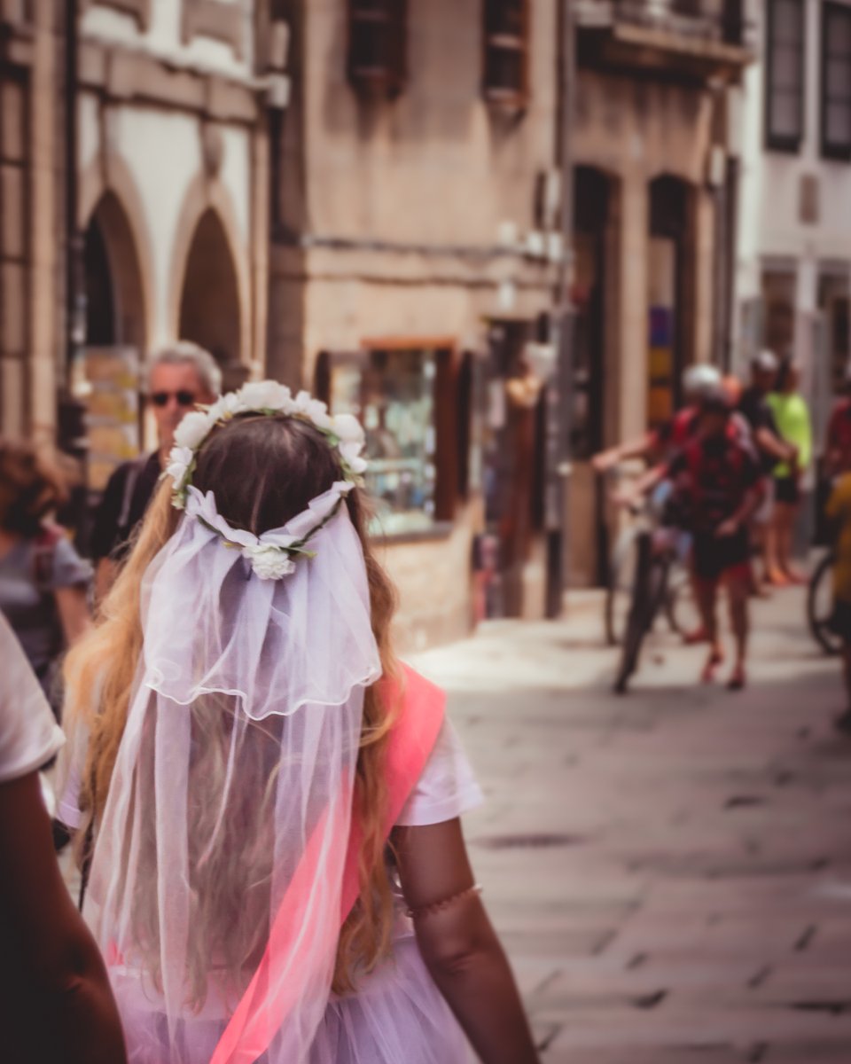 photonicsample's tweet photo. Happy is the bride the sun shines on. ☀️👰‍♀️
-
📍 #SantiagoDeCompostela, #Spain
📷 #Canon #Sigma
🎨 #Lightroom #Photoshop
✉️ #PhotonicSample
-
#Travel #Photographer #Art #Photography #Videography #Bride #Street #Wedding #Groom #Walking https://t.co/pNtICohhQp