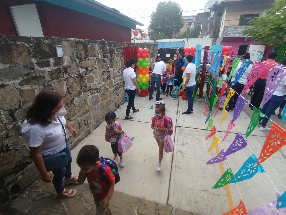 En el acto de inauguración del ciclo escolar 2022 - 2023 del Jardín de Niños Severa Toledo Rendón, #Huejutla sector 11 zona 04, la comunidad educativa participa en protocolos sanitarios para salvaguardar la salud, prioridad para el gobernador <a href="/omarfayad/">Omar Fayad</a>  #RegresoAClases