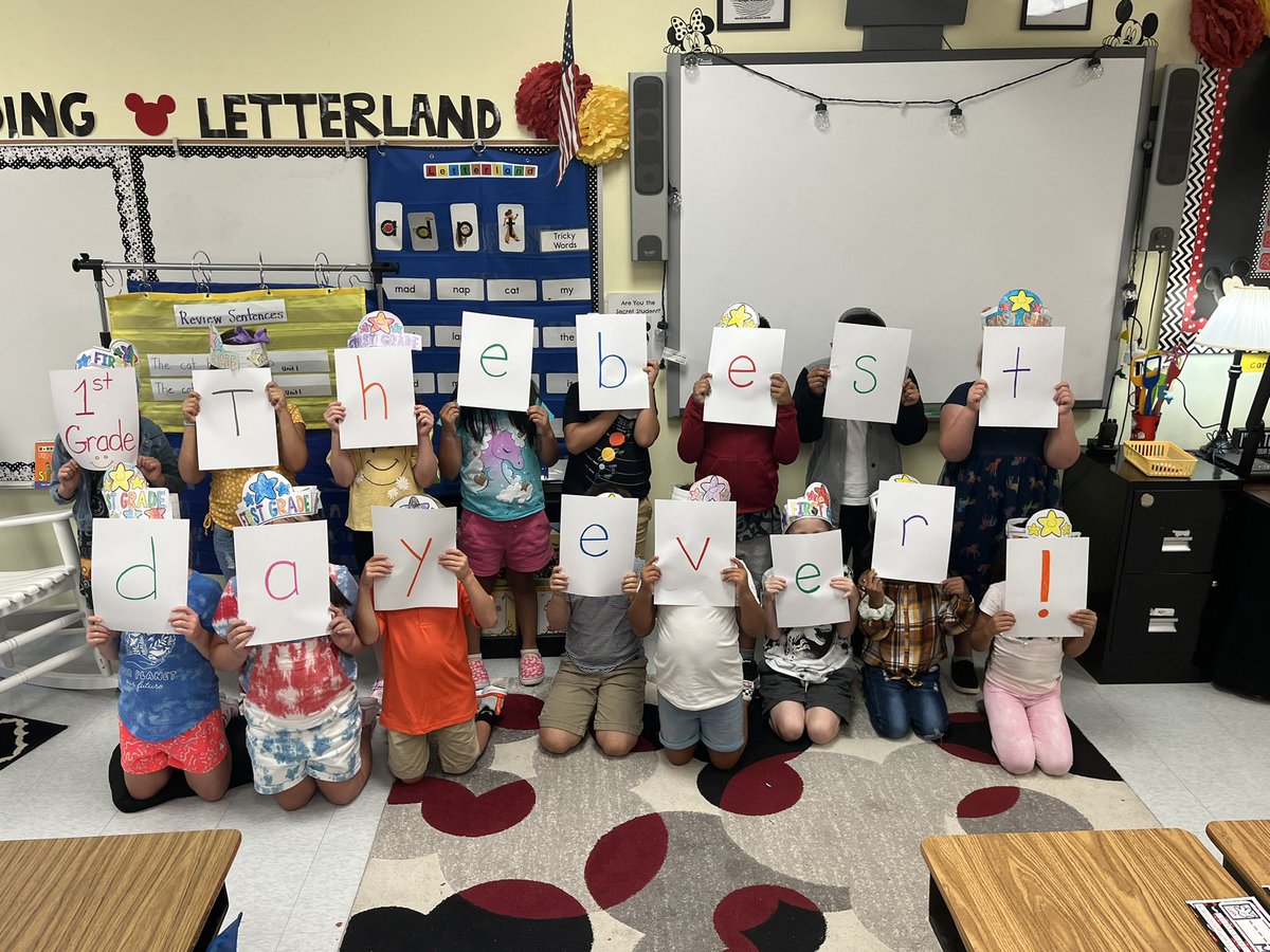 tracksideteach's tweet photo. #firstdayoffirstgrade https://t.co/vSF0W4AjCl
