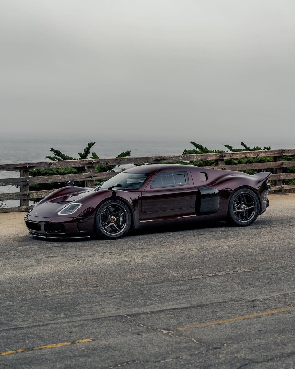 Radfordmotors's tweet image. Building a supercar is a process. But when you get to see it thriving in such a gorgeous setting that is @MontereyCarWeek, you know that the process is working! 

@JensonButton 
@AntAnstead 

📸 @summitautophoto 

@dymagwheels #coachbuilding #radfordmotors #type622 #supercars