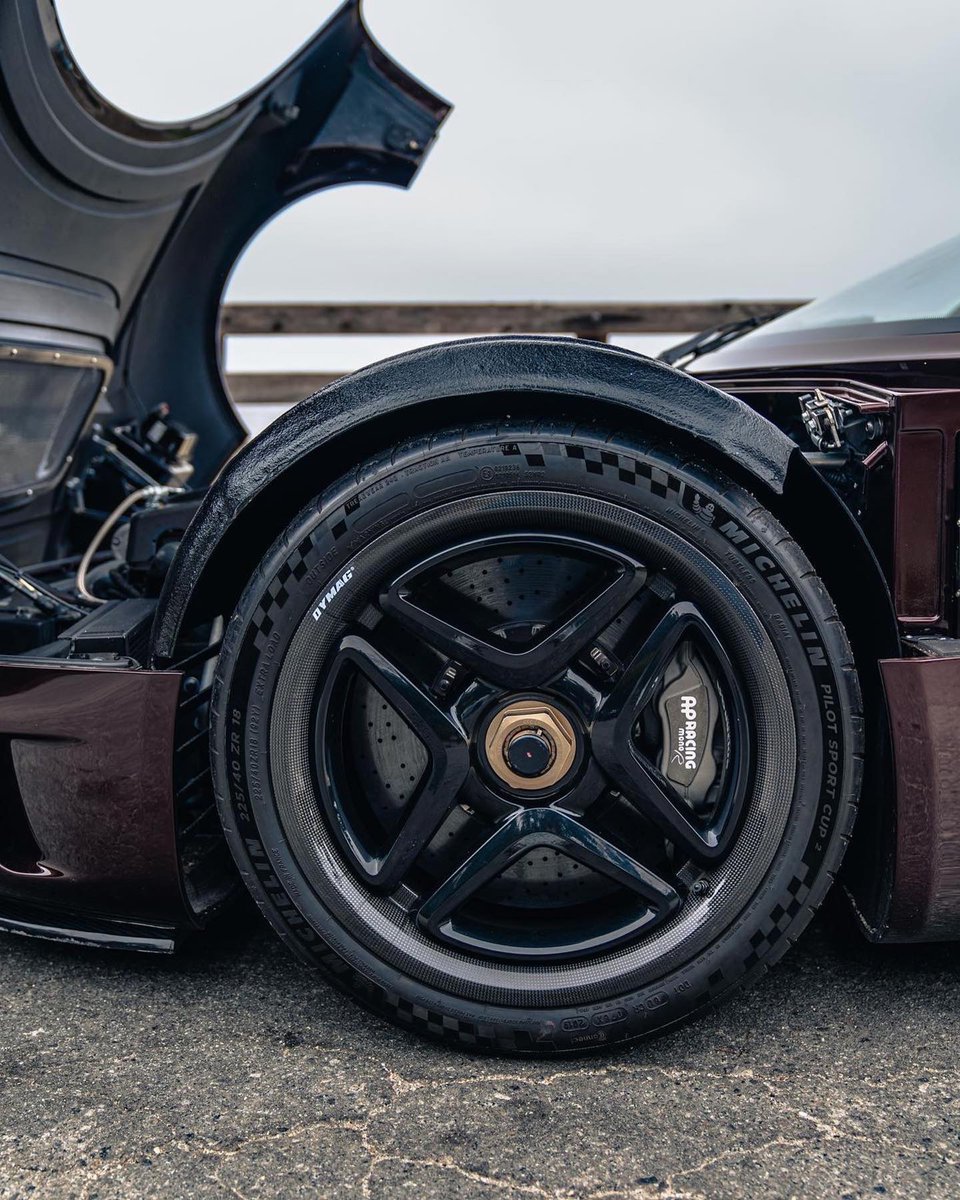 Radfordmotors's tweet image. Building a supercar is a process. But when you get to see it thriving in such a gorgeous setting that is @MontereyCarWeek, you know that the process is working! 

@JensonButton 
@AntAnstead 

📸 @summitautophoto 

@dymagwheels #coachbuilding #radfordmotors #type622 #supercars