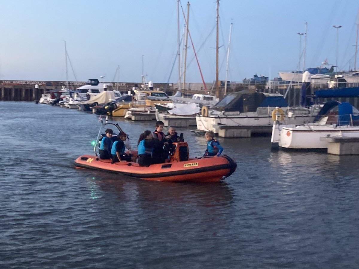 Watchetscouts's tweet photo. Tonight our #RNSeaScouts were afloat #kayaking & #Powerboating in #WatchetHarbour due to wind & sea state making #DinghySailing impossible. @RYA powerboat skills instructed. @SomersetScouts @MoorsAndCoastal @scouts https://t.co/7gOBcmJtK2