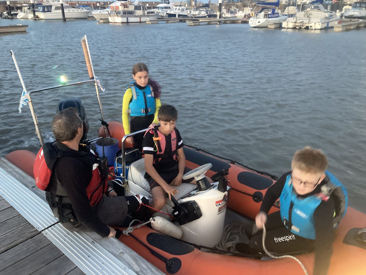 Watchetscouts's tweet photo. Tonight our #RNSeaScouts were afloat #kayaking & #Powerboating in #WatchetHarbour due to wind & sea state making #DinghySailing impossible. @RYA powerboat skills instructed. @SomersetScouts @MoorsAndCoastal @scouts https://t.co/7gOBcmJtK2