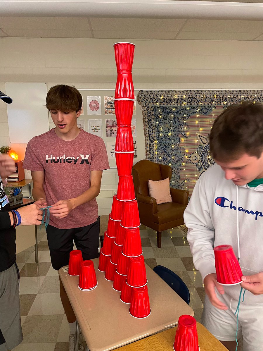 My favorite Day 1 activity featuring some pretty impressive stacks using a rubber band, yarn, and some teamwork 👏🏻