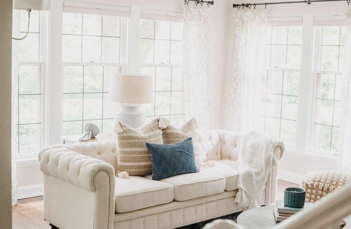 EricThomasSD's tweet photo. Determine what items should be updated during the #homestaging process. #sellyourhome  https://t.co/gle2YWl0n6 https://t.co/0UICRkiauj
