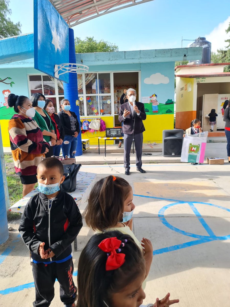 #PreescolarIndígena Lázaro Cárdenas en San Andrés Daboxtha.  #ElCardonal, sector 08 zona 28, en su evento de lunes cívico e inicio de Ciclo Escolar 22-23, participan padres, madres de familia y personal educativo en el programa #RegresoAClasesConUnÁrbol #HidalgoCreceEnEducación