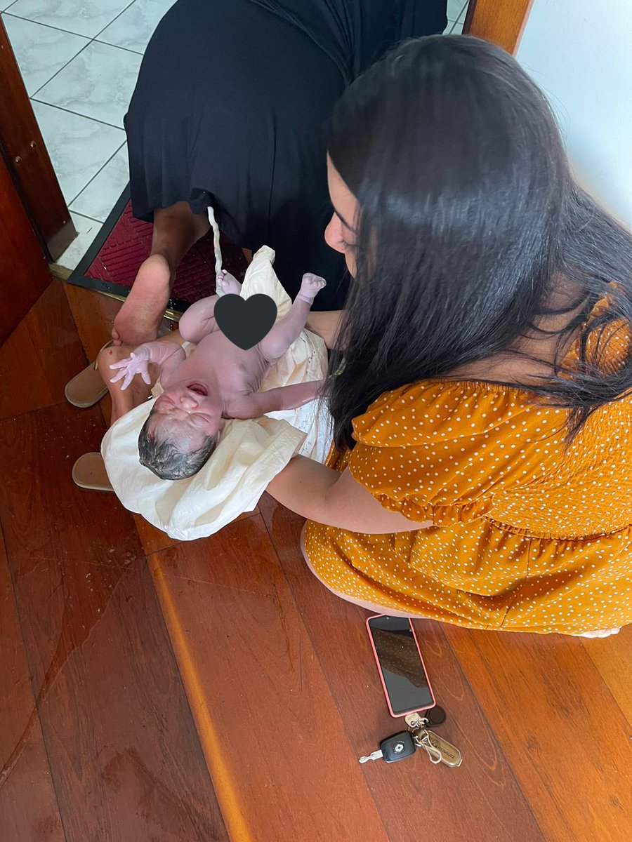 saidessalive's tweet photo. Quando eu falei pra minha amiga que o filho dela só ia nascer quando eu chegasse na cidade dela, não era bem isso que eu tinha em mente https://t.co/EBRcnfMtnQ