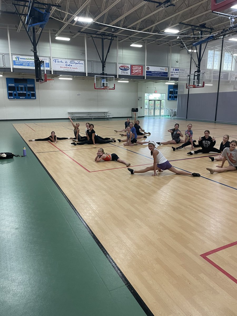 The first step to being a team mate?? You gotta be flexible! 🤣 <a href="/mscachat_OQ/">Cora Savu</a> <a href="/MrsGrochowskiOQ/">Amanda Grochowski</a>