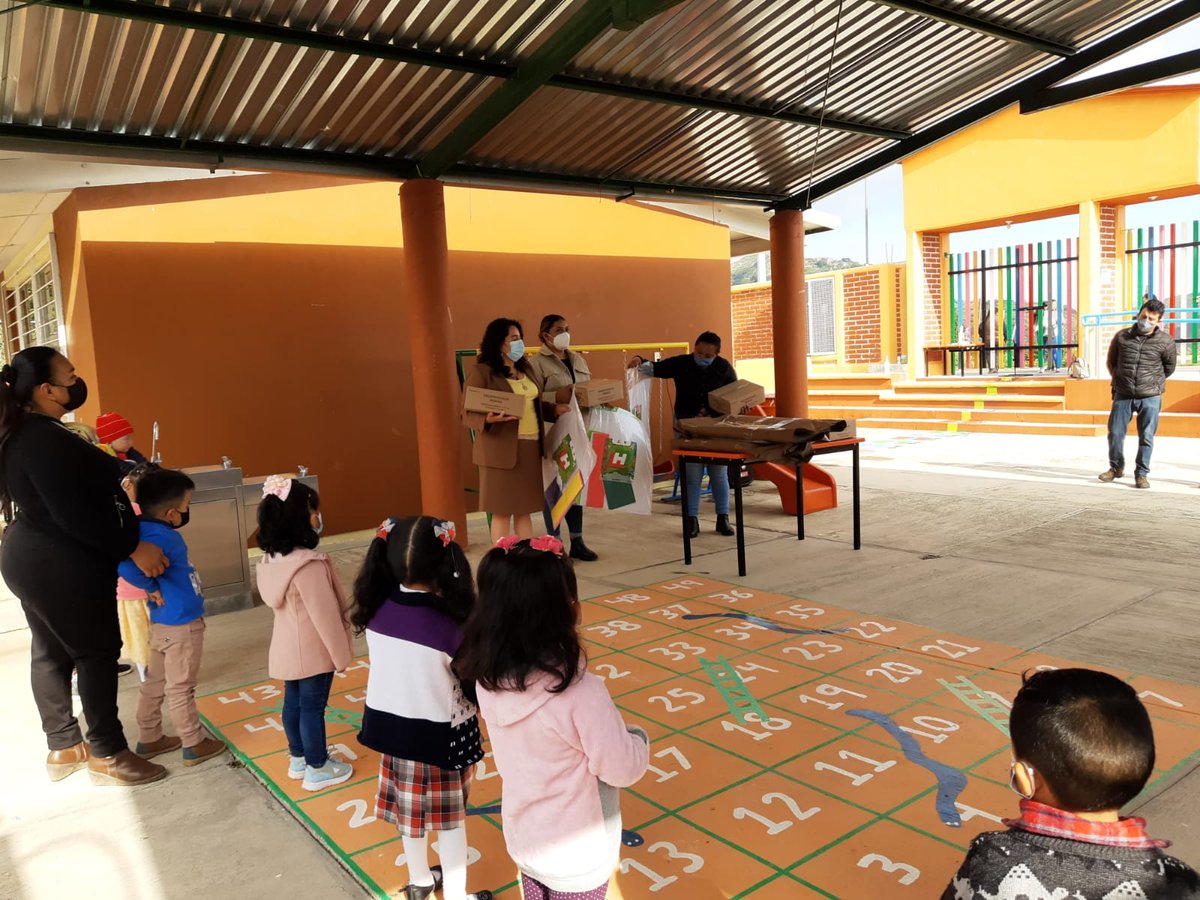 Inauguración del ciclo escolar  2022-2023, Jardín de Niños: Julián Carrillo en San Andrés Tianguistengo, zona escolar 086, sector 12, #Actopan. Asiste Supervisora Escolar, quien además hace entrega de materiales y útiles escolares junto a personal educativo del plantel.