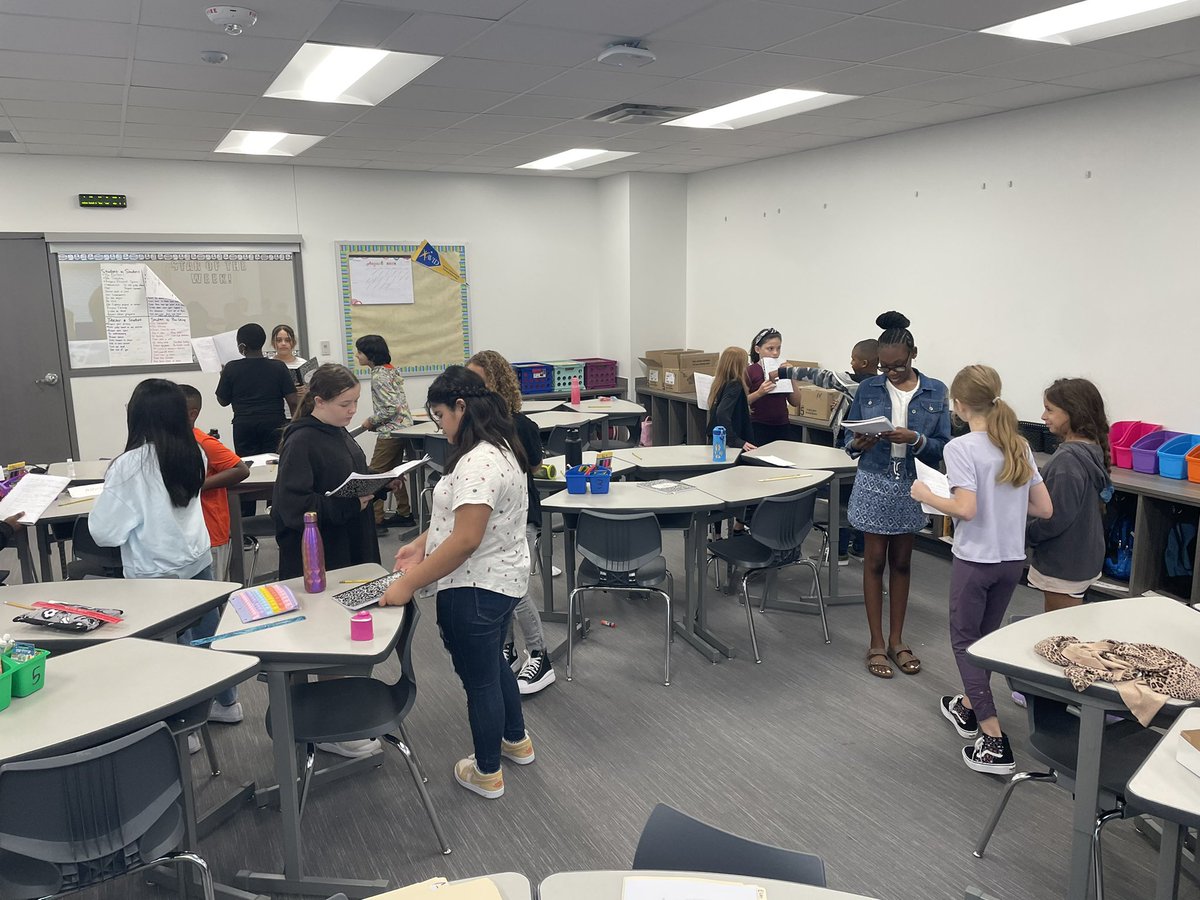 TraciLRay's tweet photo. AVID strategies going strong @HESPanthers ! Team huddle for the win! #heritageishome https://t.co/D65ezqrQlz