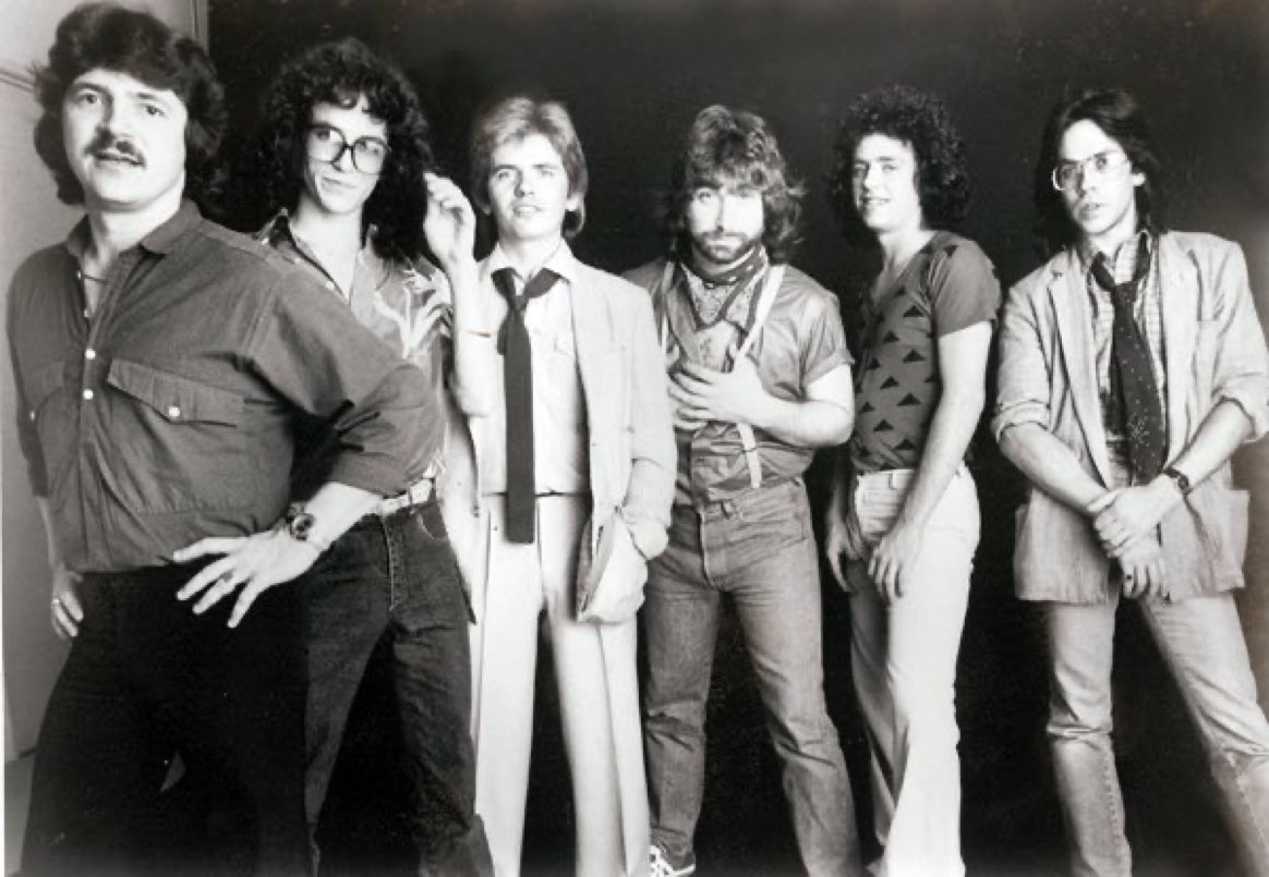 Super70sSports's tweet photo. Toto looks like the first six guys your mom dated after the divorce. https://t.co/IR6abwr8IL