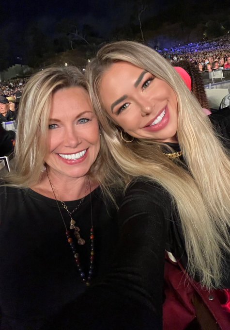 Had a great weekend seeing Diana Ross at the Hollywood Bowl with my mom! ❤️?‍♀️ https://t.co/iQCIjVr