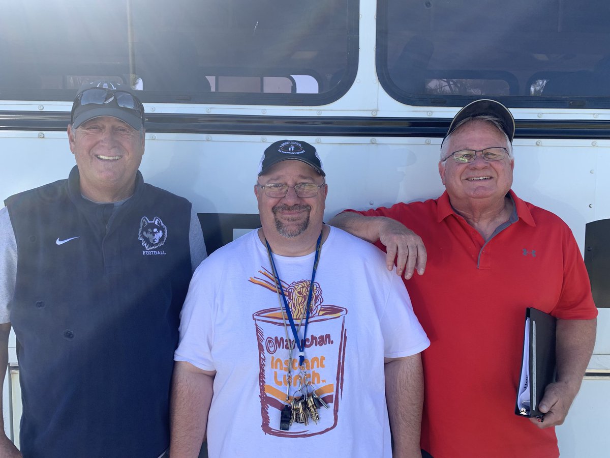 ron_benson72's tweet photo. Three old timers at a jrhi game today ⁦@ZierMike⁩ https://t.co/vIumZBs2Iq