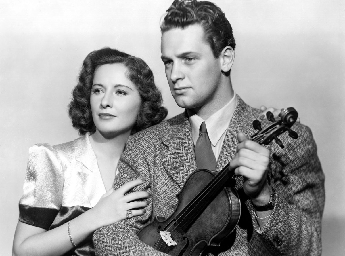_williamholden's tweet photo. On This Day in 1939 GOLDEN BOY premiered, William Holden’s picture debut. He played Joe Bonaparte, who despite his musical talent, wants to be a boxer. The film starred Barbara Stanwyck and Adolphe Menjou.
#GoldenBoy #WilliamHolden #BarbaraStanwyck #boxing #violinist https://t.co/s2ILQirVHJ