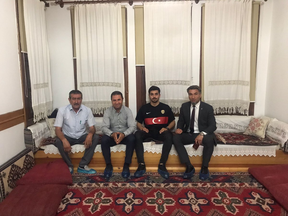 Metinakm2's tweet photo. Zafer Bayramı münasebetiyle Afyon Şuhut'ta bulunan Atatürk Evi'ni ziyaret ettik. https://t.co/n4FjX1WWhL