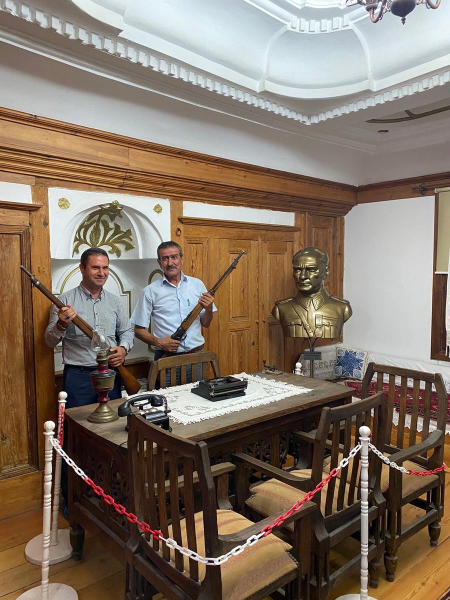 Metinakm2's tweet photo. Zafer Bayramı münasebetiyle Afyon Şuhut'ta bulunan Atatürk Evi'ni ziyaret ettik. https://t.co/n4FjX1WWhL