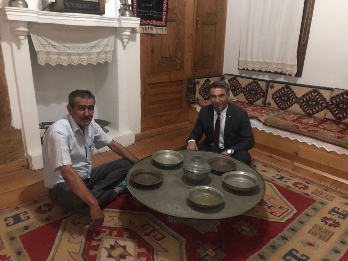 Metinakm2's tweet photo. Zafer Bayramı münasebetiyle Afyon Şuhut'ta bulunan Atatürk Evi'ni ziyaret ettik. https://t.co/n4FjX1WWhL