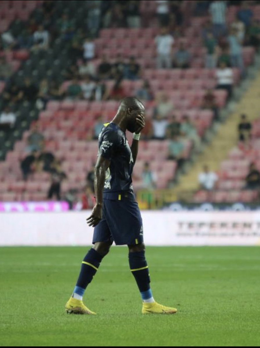 EnnerValencia14's tweet photo. 💛💙 https://t.co/T77waZYCvR