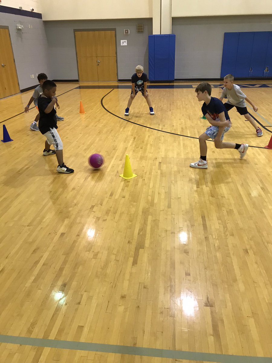 AcuffCoach's tweet photo. EES l💙ves a good game of “Strikerball”!!! #pe #eesoars https://t.co/gZOj58tpOF