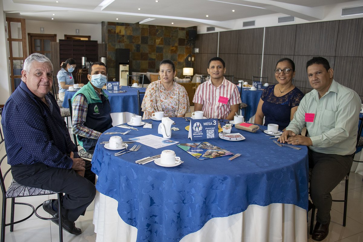ACNUREcuador's tweet photo. Estamos muy felices tras presentar el Sello Empresa Inclusiva en #Manta.

Buscamos reconocer buenas prácticas en inclusión laboral de personas refugiadas y migrantes en Ecuador.

Se parte de esta iniciativa, postula aquí: https://t.co/MYjO2TlyqE

#LaInclusiónEsMejorNegocio https://t.co/iMnB6K7ax9
