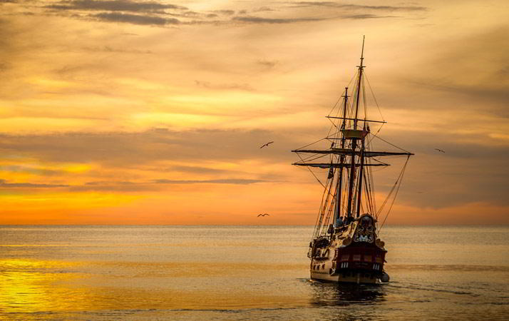 CesarCezanne60's tweet photo. Sempre cantando, si affrettava il mozzo / alla partenza; ed io pensavo: È un rozzo / uomo di mare? O è forse un semidio? / Si tacque a un tratto, balzò nella nave; / chiara soave rimembranza in me.

da Il canto del mattino di U. Saba
#IlMareDegliDei #SalaLettura https://t.co/hUwnwh16vr
