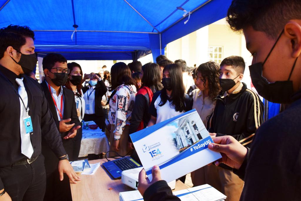bienestarug's tweet photo. Se realizó la Primera Feria Itinerante de Vinculación con la Sociedad en la Unidad Educativa Fiscal Vicente Rocafuerte donde estudiantes y Gestores de Vinculación de la Universidad de Guayaquil presentaron los proyectos desarrollados por la comunidad estudiantil de la UG. https://t.co/aMDqotczdz