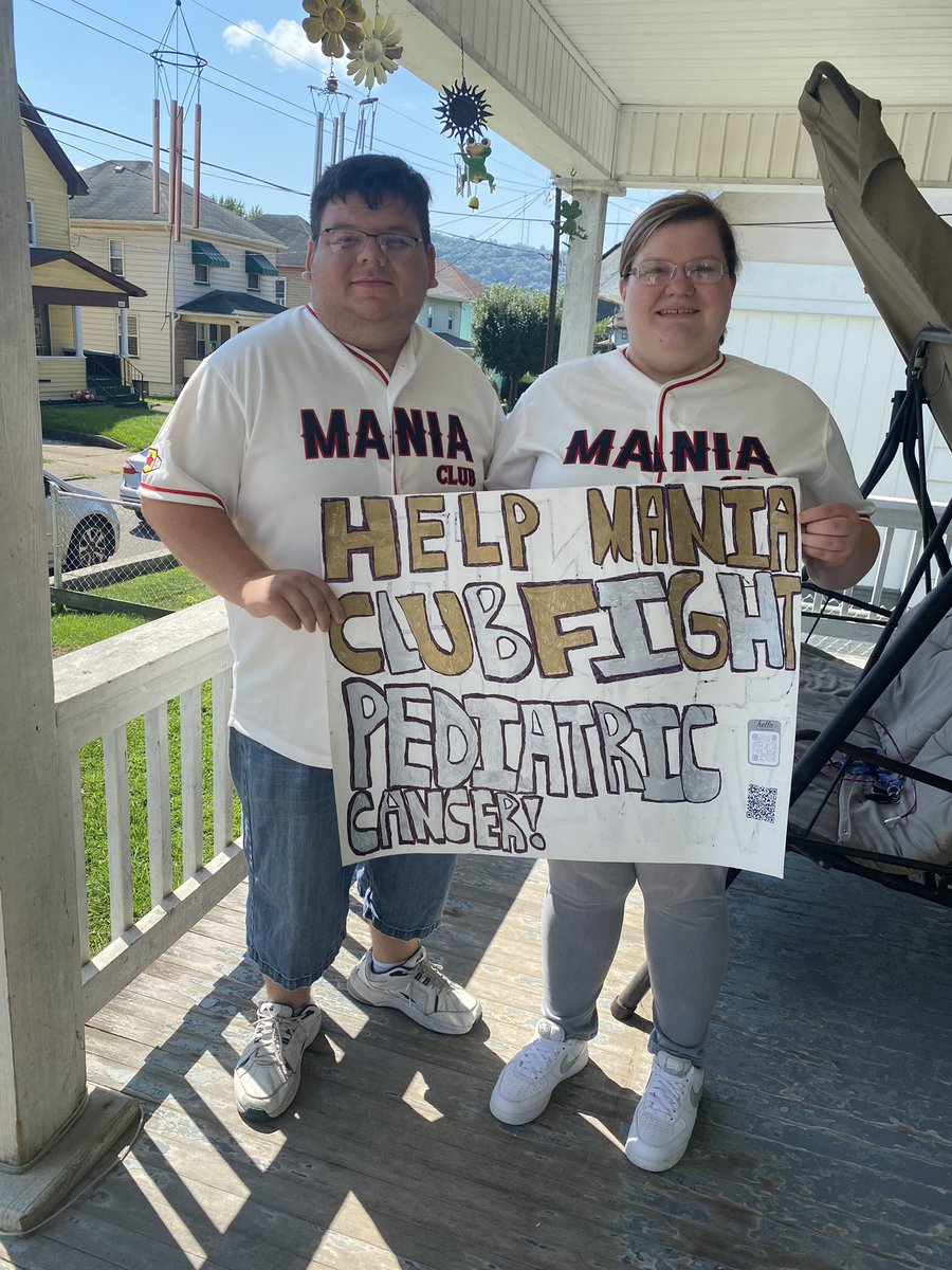 CountryWWEfan's tweet photo. Ready for #WWEPITTSBURGH @PPGPaintsArena FOR @WWE #RAW TO SUPPORT @MANIACLUBWWE AND @ConnorsCure @StephMcMahon https://t.co/BtusQPuLep