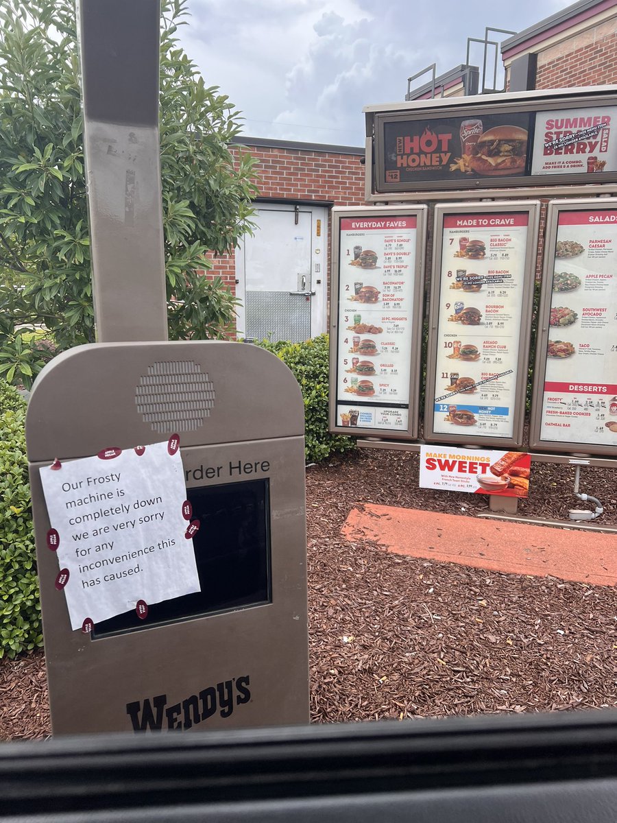 jrandal3's tweet photo. @Wendys what’s the deal. Didn’t know this was @McDonalds https://t.co/fzvA0K4EAQ
