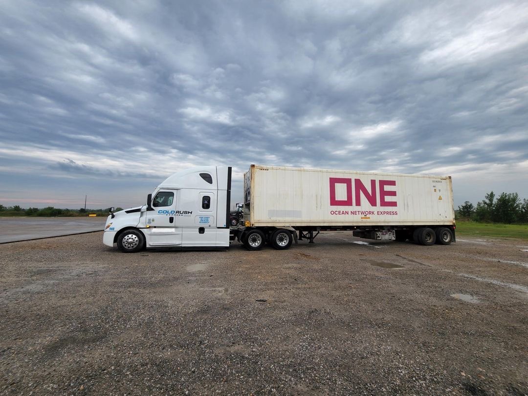coldrushexpress's tweet photo. These beautiful clouds rolling in make for a nice backdrop… don’t you think? https://t.co/tnDdWEi7jH