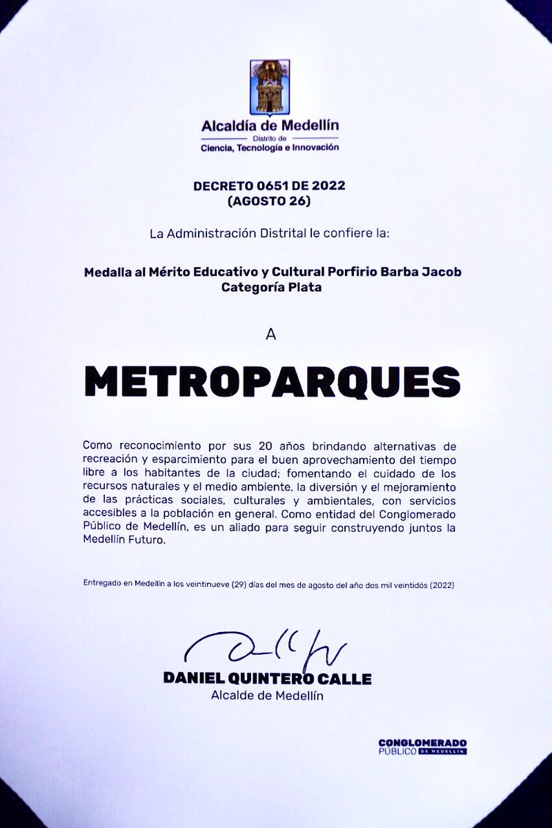 MetroparquesM's tweet image. Recibimos Medalla al Mérito Educativo y Cultural Porfirio Barba Jacob Categoría Plata de manos de nuestro alcalde @QuinteroCalle, por nuestros 20 años brindando alternativas de recreación y esparcimiento para el buen aprovechamiento del tiempo libre a los habitantes de la ciudad