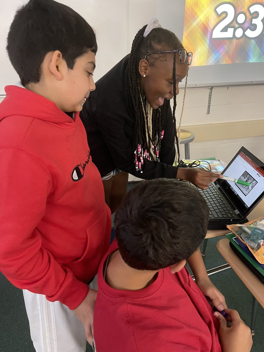 MrsDunneback's tweet photo. I notice and I wonder activity in Ms. Appleberry’s 6th grade ELA class as an introduction to reading Bud, Not Buddy. #BeEvergreen https://t.co/ebC2yx4yGi