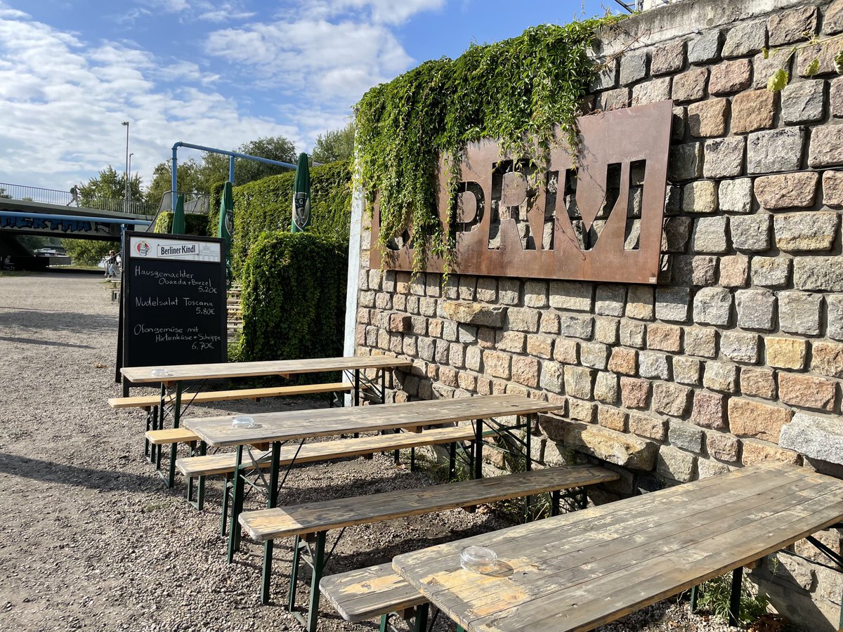 ThFuelling's tweet photo. Immer wieder schön im Biergarten #caprivi in #charlottenburg 🍻 Vielen Dank lieber @AndreasGandzior https://t.co/ThvYvWLGxN
