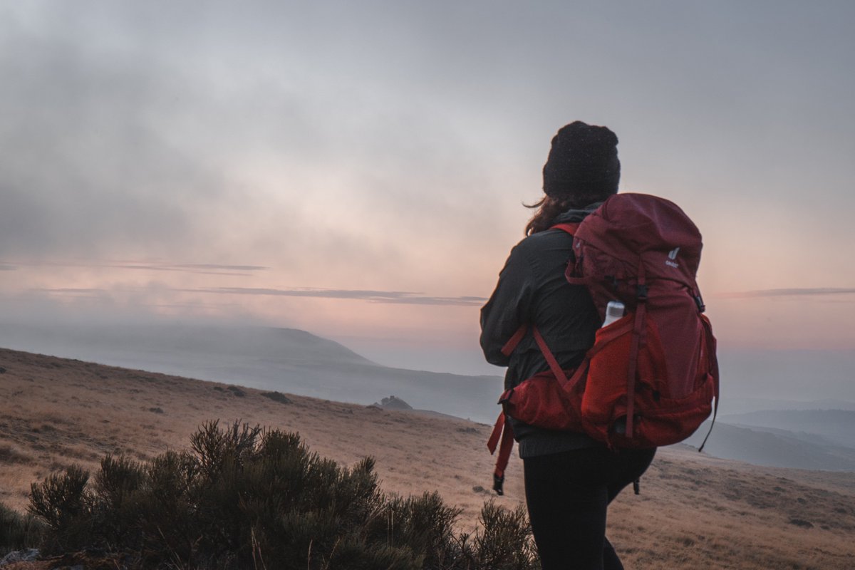 Terresdumilieu's tweet photo. Ce week-end, c'était #Cantal ! Un apéro-rando &amp; bivouac sous le signe de la bonne humeur, de la découverte et du volcan Cantalien 😃

Un grand merci à @OTHautesterres  🙏

#rando #bivouac #itinerance #trek #gr400 https://t.co/5blO0Vw1z7