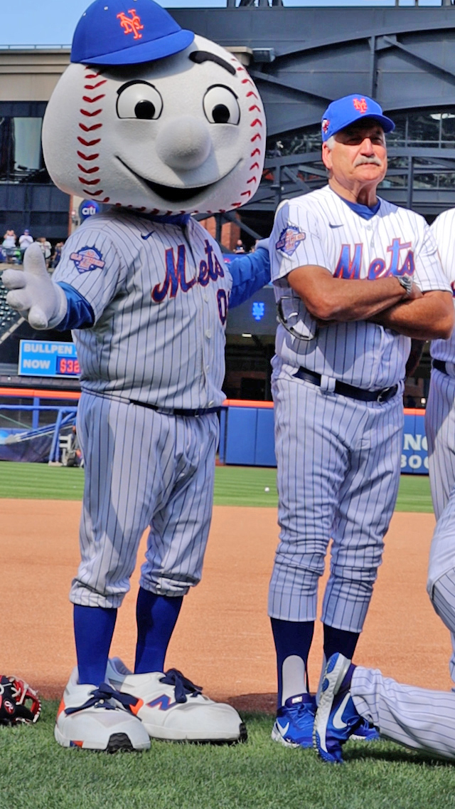 The 7 Line tweet media