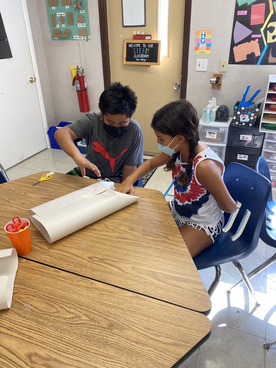 MosaicES_STEAM's tweet image. 4th graders collaborated with a buddy to wrap a gift with only one hand! Great BOY activity which encourages communication and problem solving! (Plus now they know how to properly wrap a package). @FCPSSTEAM #fcpspog #iteachstem #iteachsteam #STEMed @MES_MsCrenshaw