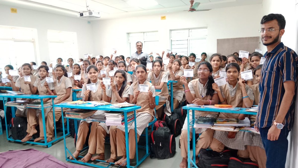 AbvpPaschimMaha's tweet photo. अधिकतम सदस्यता दिना निमित्त मावळ जिल्ह्यात कामशेत येथे MKSSS अनुदानीत आदिवासी आश्रम शाळेत विद्यार्थ्यांची सदस्यता नोंदणी करण्यात आली. 

#JoinABVP
#ABVPMembershipDrive https://t.co/YyKIzUvXXO