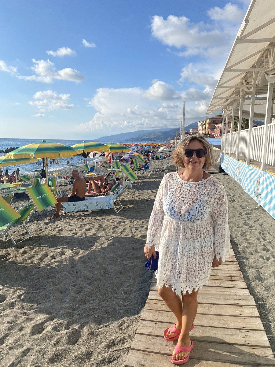 stella_branca's tweet photo. #Calabria niente è più bello di un tranquillo tramonto sul mare. Vale come una preghiera #SlavaUkraine #FermiamoLaMareaNera #PutinFriends #TrioDefault #25settembre #NONvotateli #visabanforrussians #RejoinEU #StrongerTogether #DemocracyNotAutocracy #StandWithEU https://t.co/lrPOrECrXd