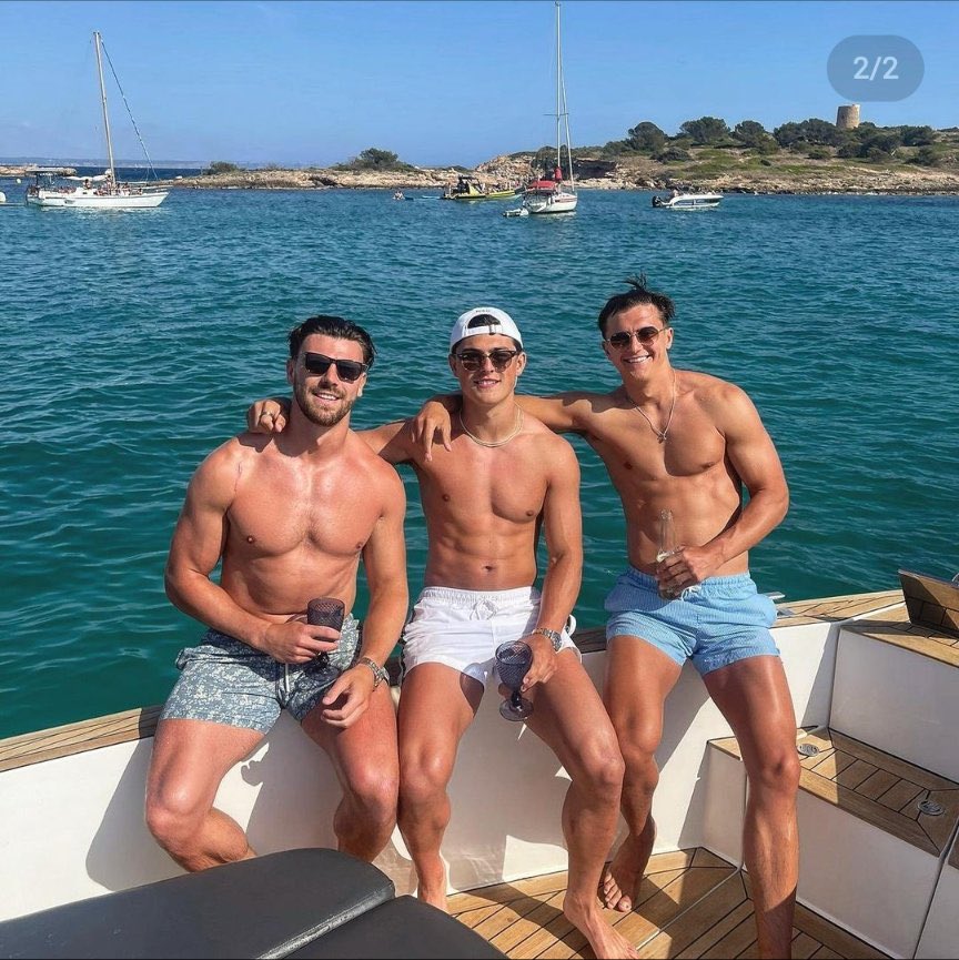 AlphasRuleOk On Twitter Living Their Best Life 