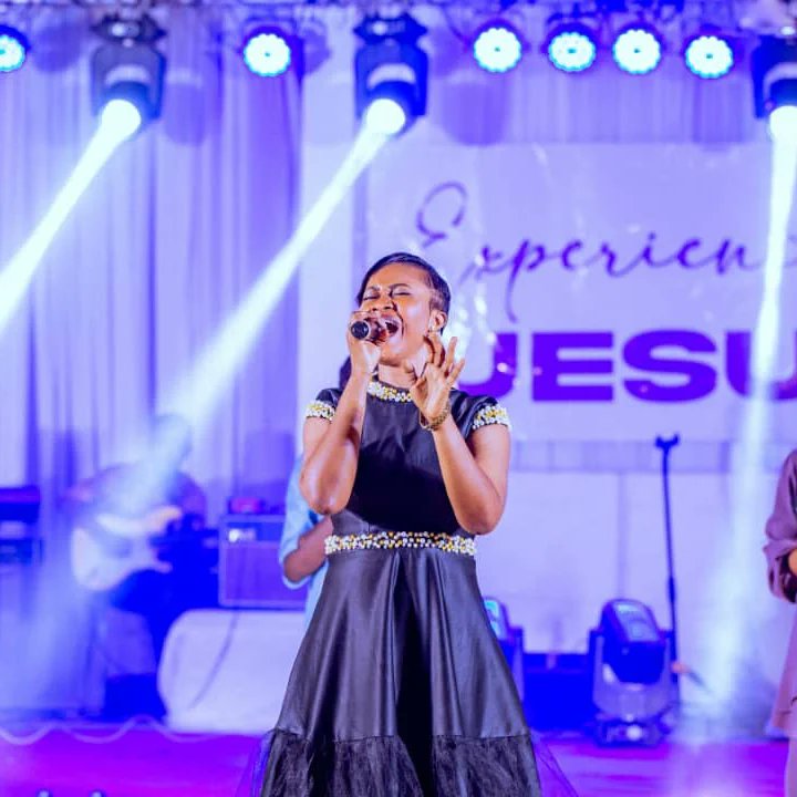 epsu_lashibi's tweet photo. Thank you @efegracemusic for ministering to us at Bow'22. Indeed we experienced jesus. God richly bless you.
#Bow'22
#ExperiencingJesus
#EpsuLashibi https://t.co/Oj0JQVS4Nn