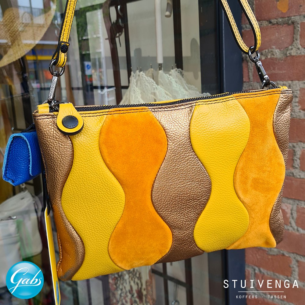 Joehoeeee 🥳🥳🥳 De nieuwe Gabs zijn vandaag binnen en de eerste staan al ook online 🙋🏼‍♀️🙋🏼‍♀️ 
.
#Gabs #gabsbags #gabsbeyonce #Italuaans #italianbag #fashion #musthave #accessoires #bag #bags #tas #tassen #clutch #tassenwinkel #Delft #Stuivenga #loveit