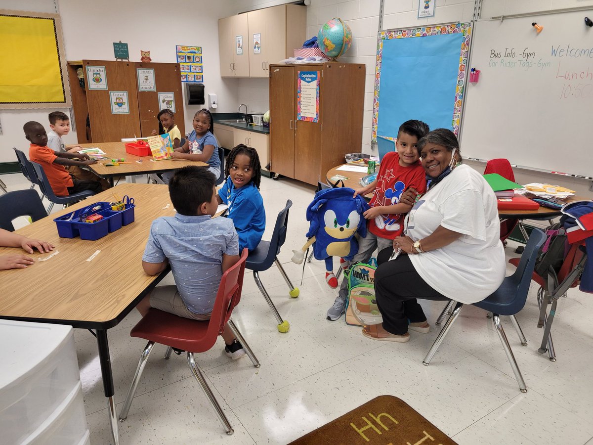 First day fun! 
#pawpride #ONEGibson <a href="/GibsonGrizzlies/">Gibson Elementary</a> <a href="/ccrussell717/">Cynthia C Russell</a> @ITcoachHartley